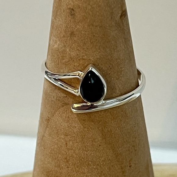 SOLID 925 STERLING SILVER BLACK ONYX GEMSTONE RING SIZE 9 - Picture 3 of 7